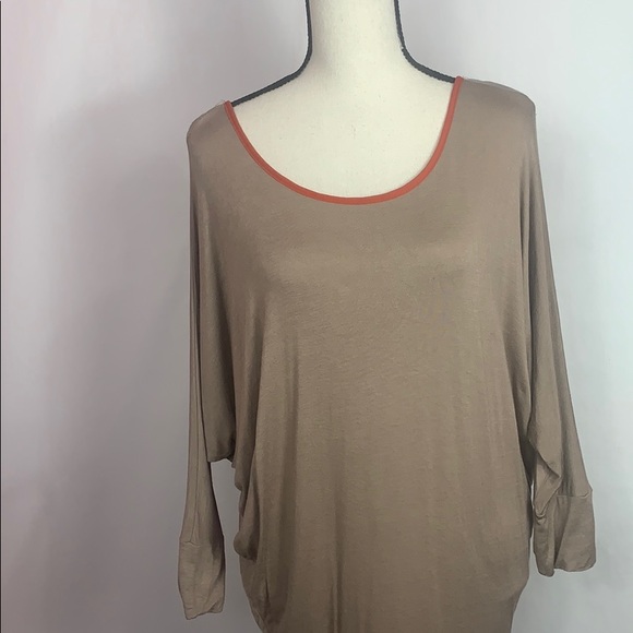 Luxe tan with burnt orange bow in back top - Picture 2 of 3